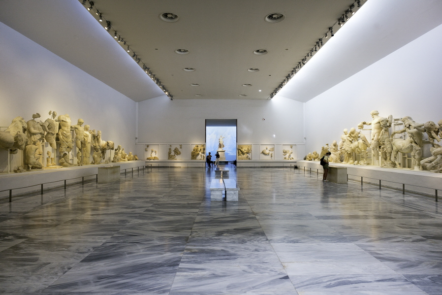 19c-Olympia2020-Museum-M240-55-24x16